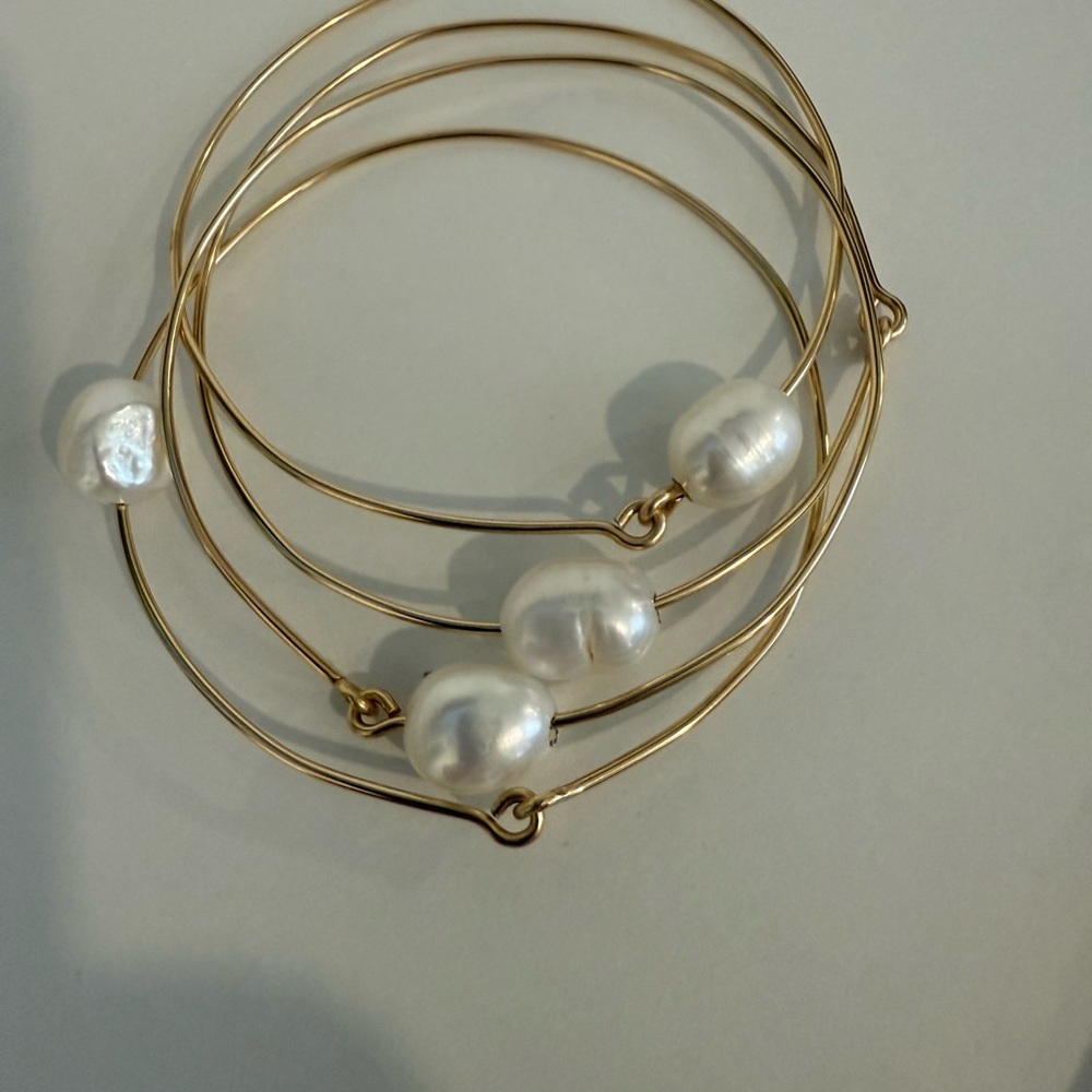 Very Allegra set of 4 gold bangles with freshwater pearls, size S: PRICE FIRM - Picture 4 of 5